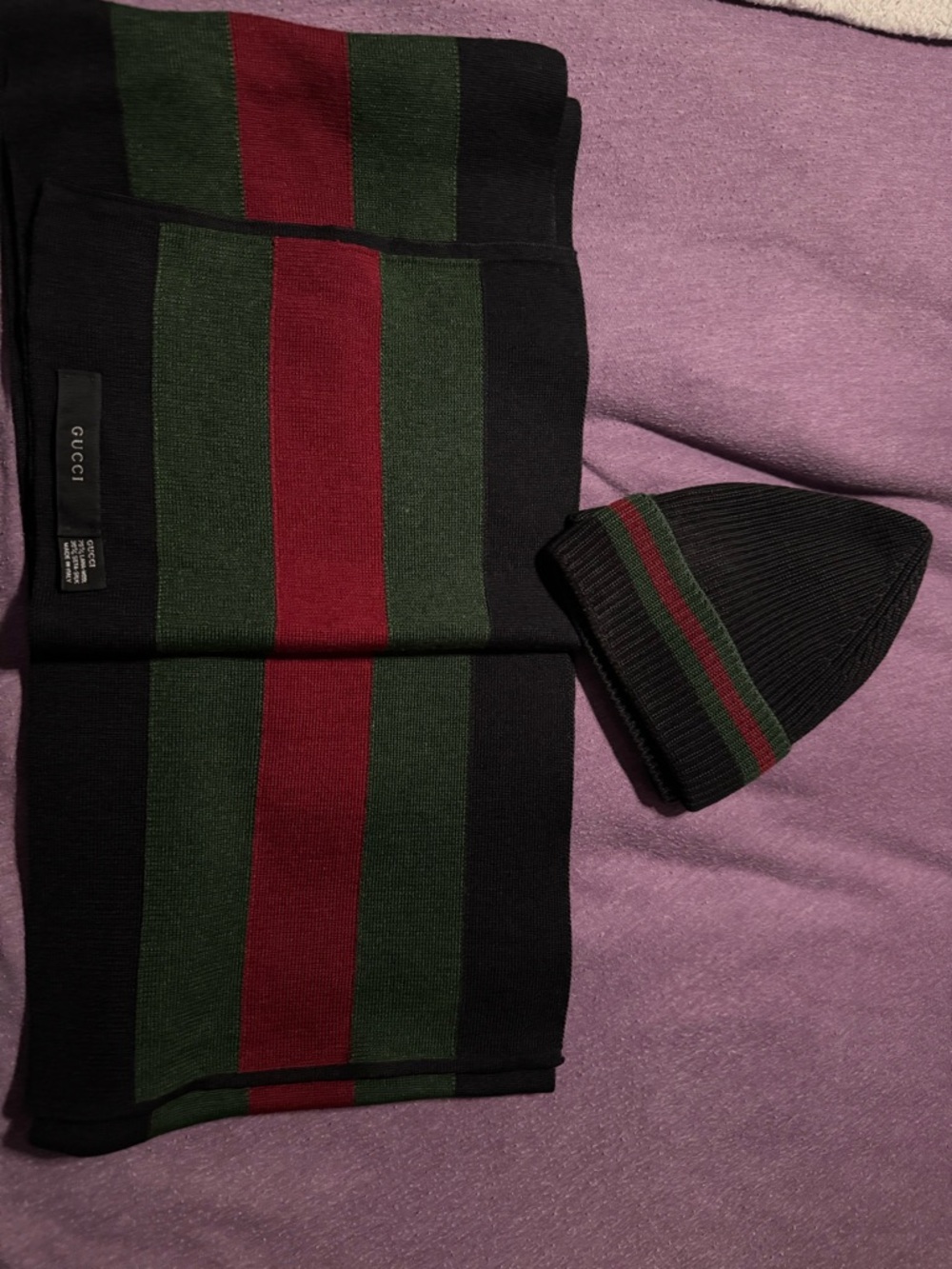Gucci Black Knit Beanie and Scarf Set with Green and Red Stripes - Picture 2 of 2
